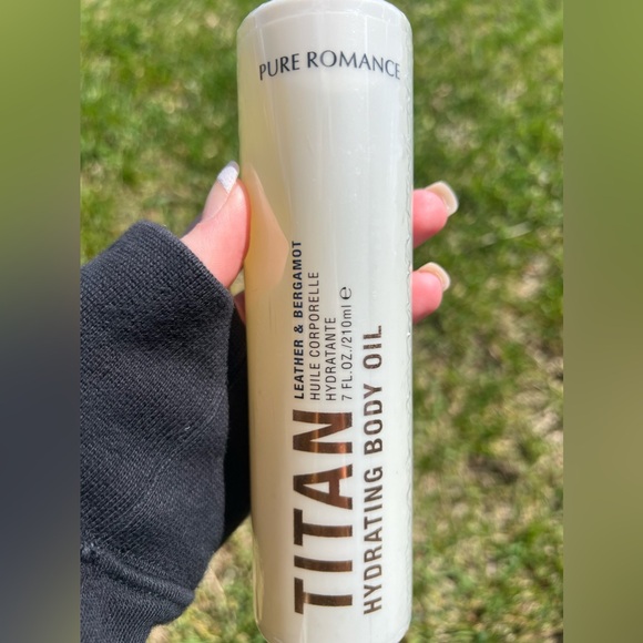 New/Sealed Titan Hydrating Body Oil - Picture 4 of 4
